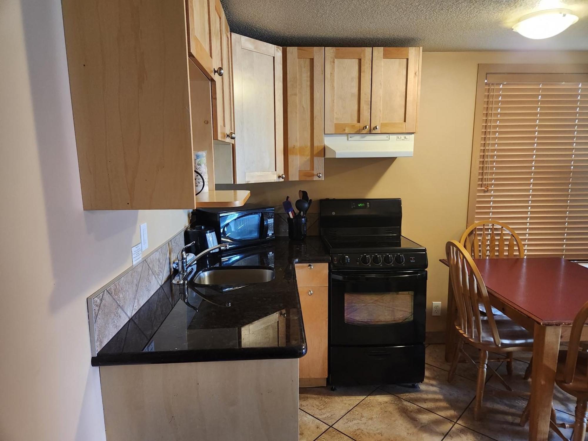 Waterton Lakes Lodge Resort מראה חיצוני תמונה