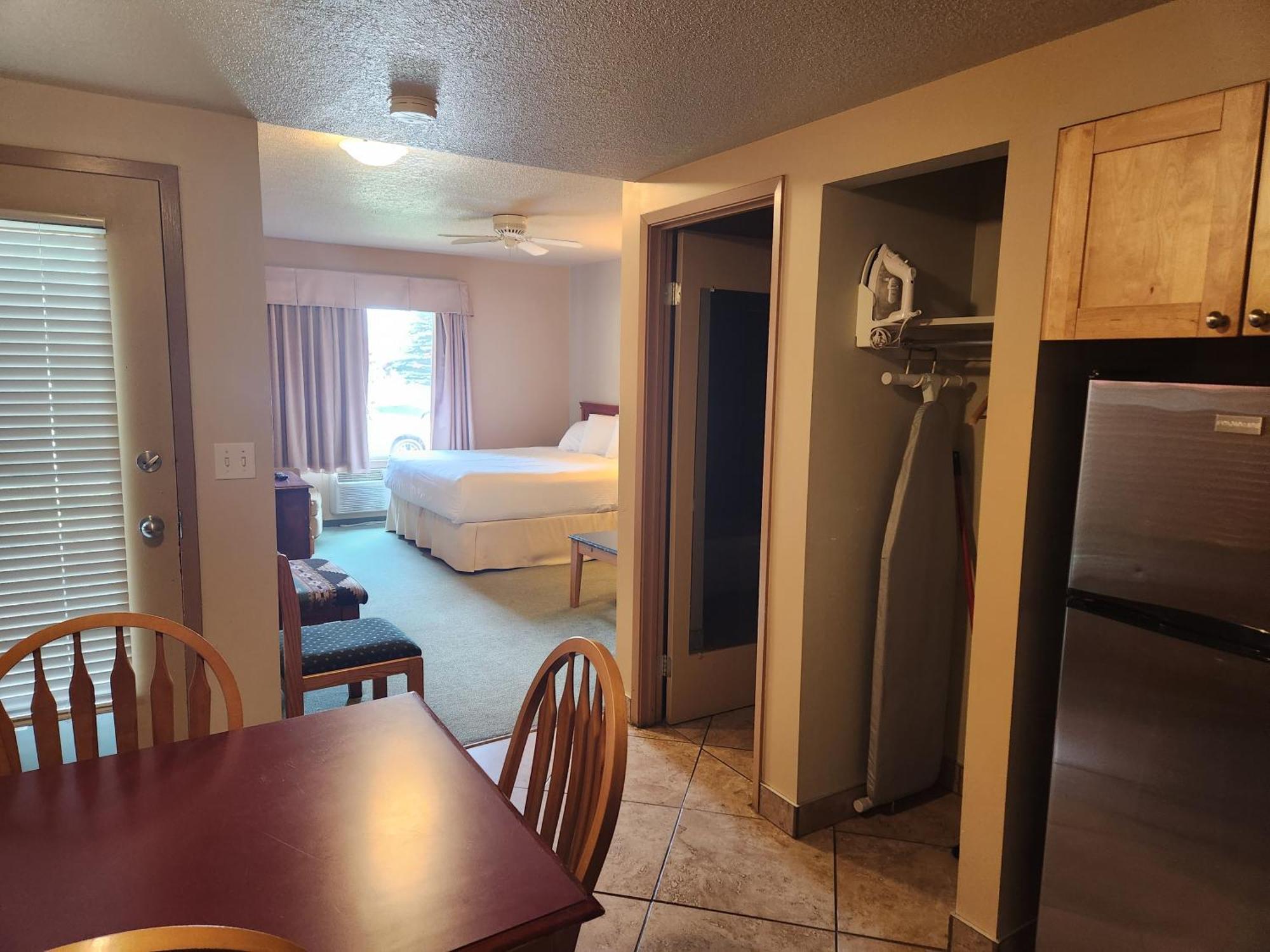 Waterton Lakes Lodge Resort מראה חיצוני תמונה