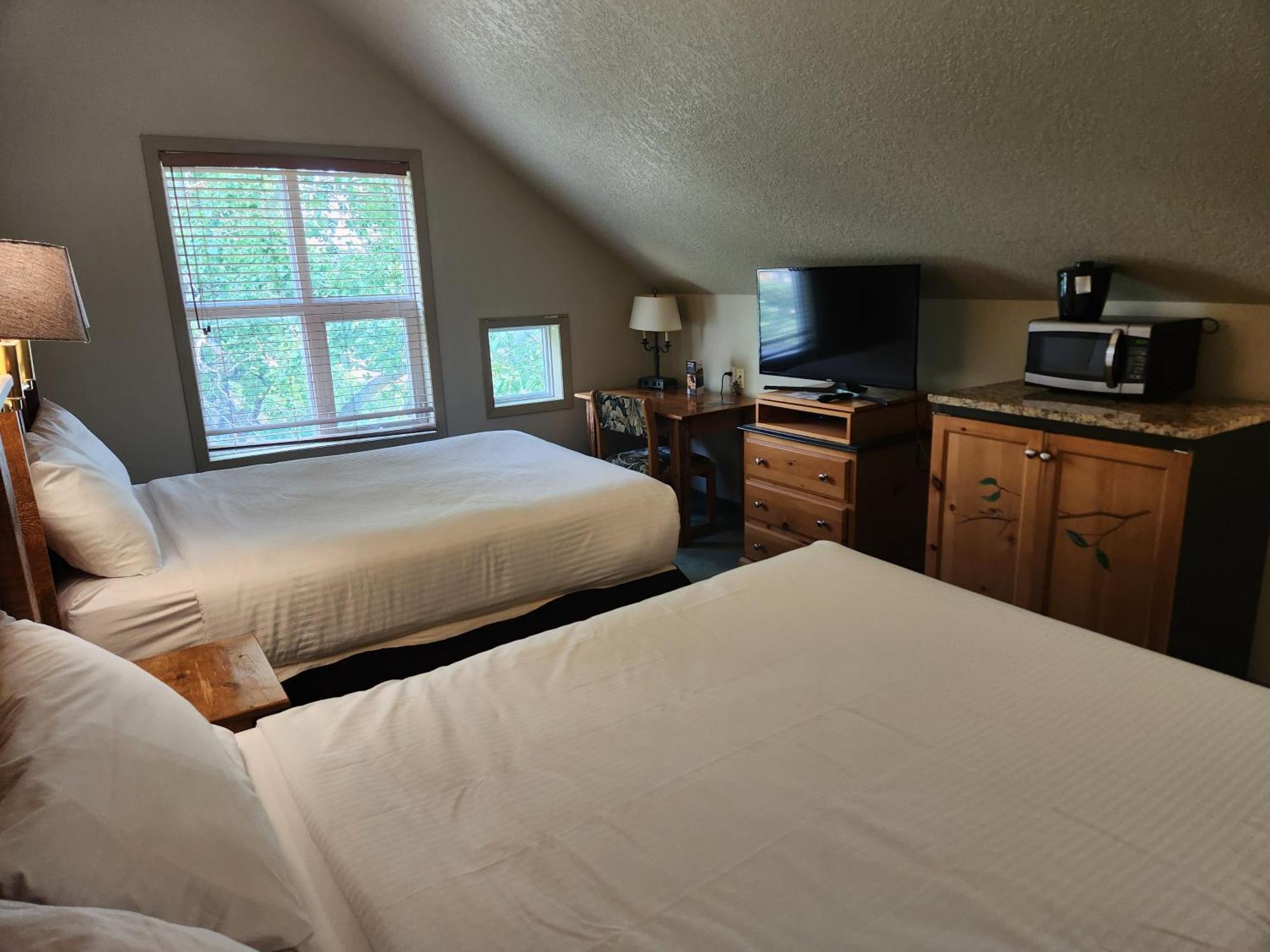 Waterton Lakes Lodge Resort מראה חיצוני תמונה