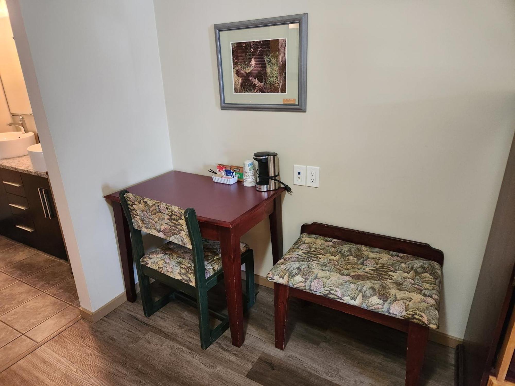Waterton Lakes Lodge Resort מראה חיצוני תמונה