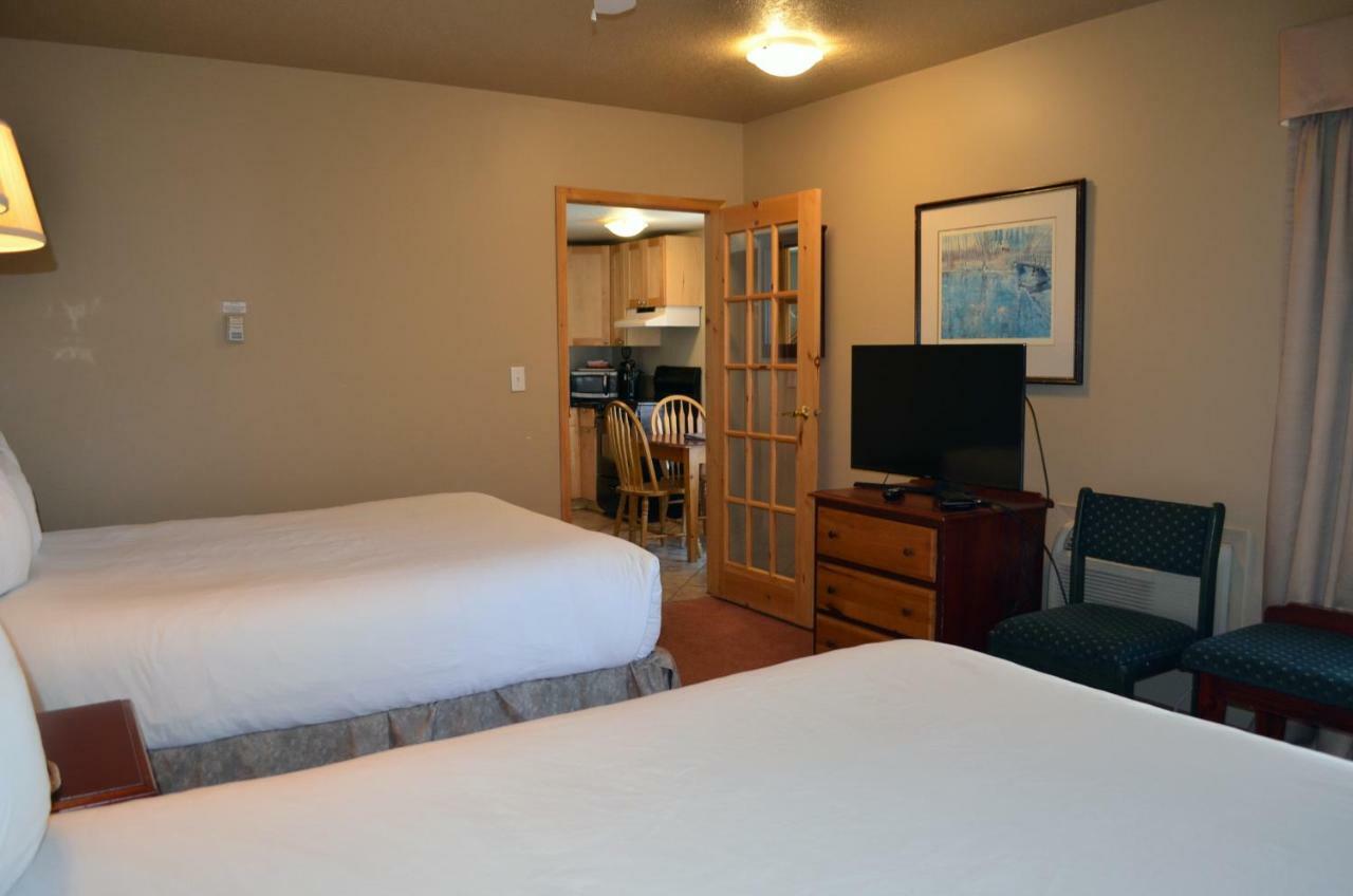 Waterton Lakes Lodge Resort מראה חיצוני תמונה