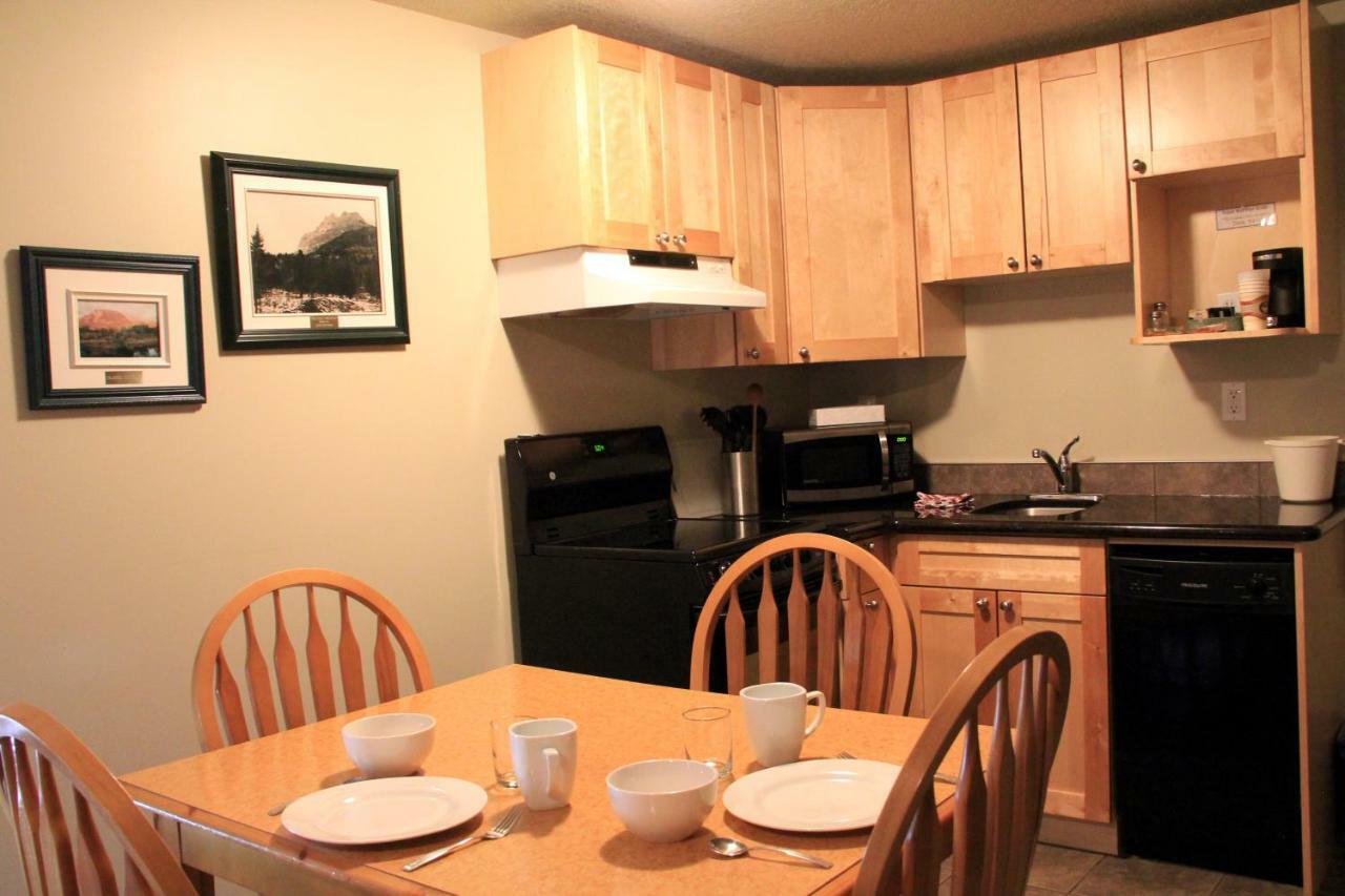 Waterton Lakes Lodge Resort מראה חיצוני תמונה