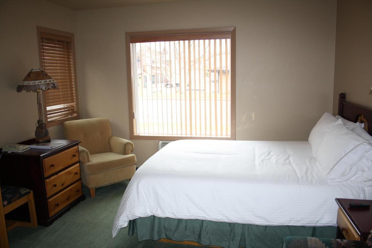 Waterton Lakes Lodge Resort מראה חיצוני תמונה